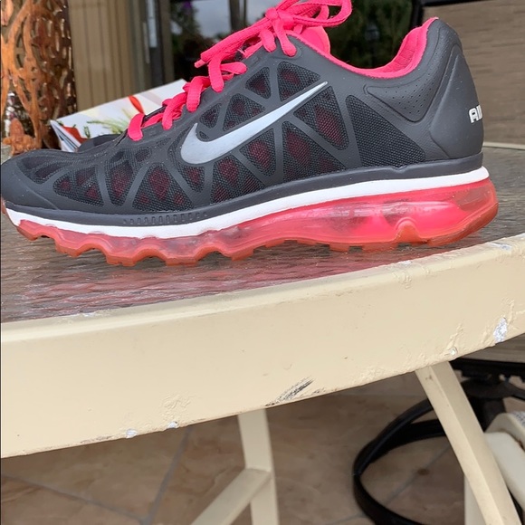 Nike Shoes - NIKe AIRMAX like new